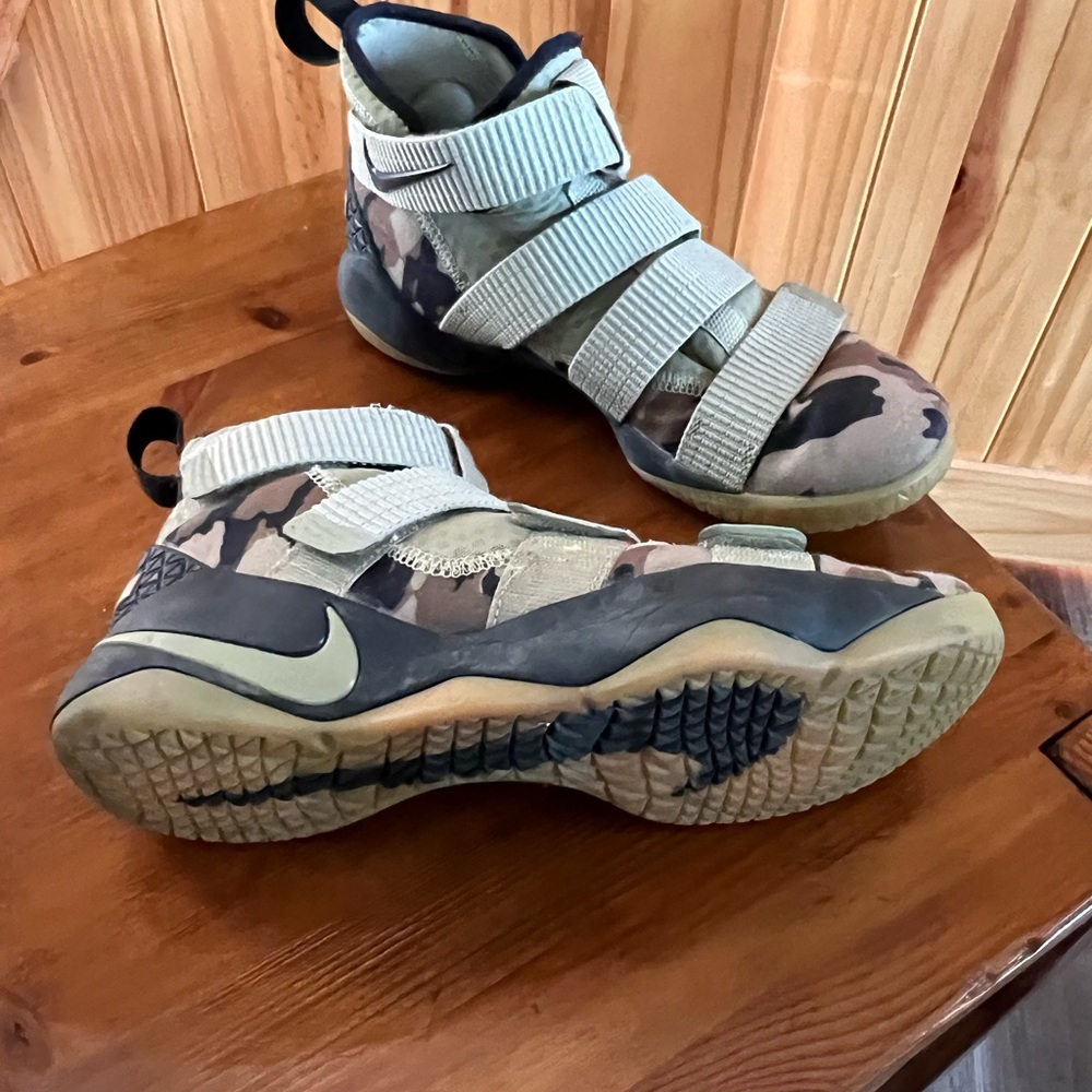 Zoom LeBron Soldier 11 'Camo'